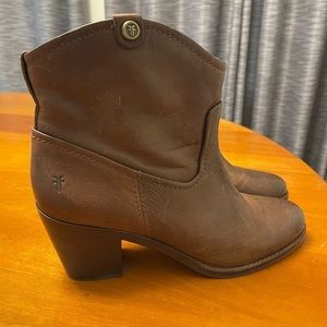 Frye Jackie Button short booties - new without tags